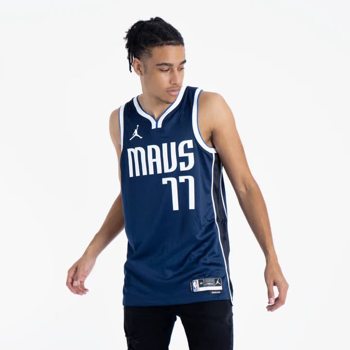 Баскетбольная джерси 2023-24 Dallas Mavericks Luka Dončić #77 Swingman Statement Edition Navy Jersey