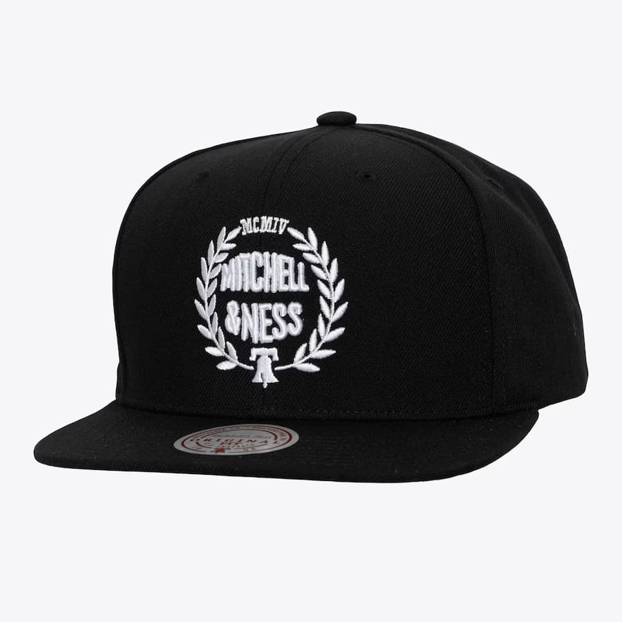 Бейсболка Mitchell & Ness Black Crest Snapback Hat