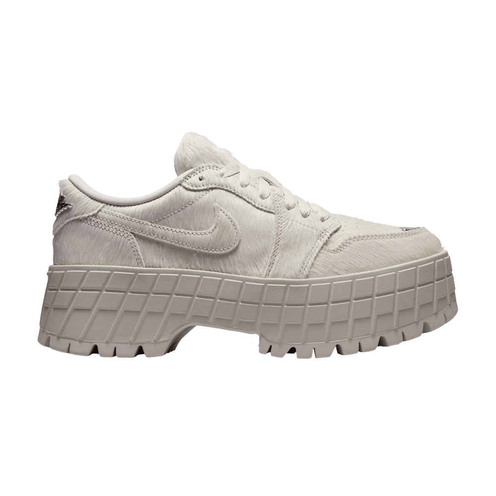 Кроссовки Wmns Air Jordan 1 Low Brooklyn 'Light Bone Pony'