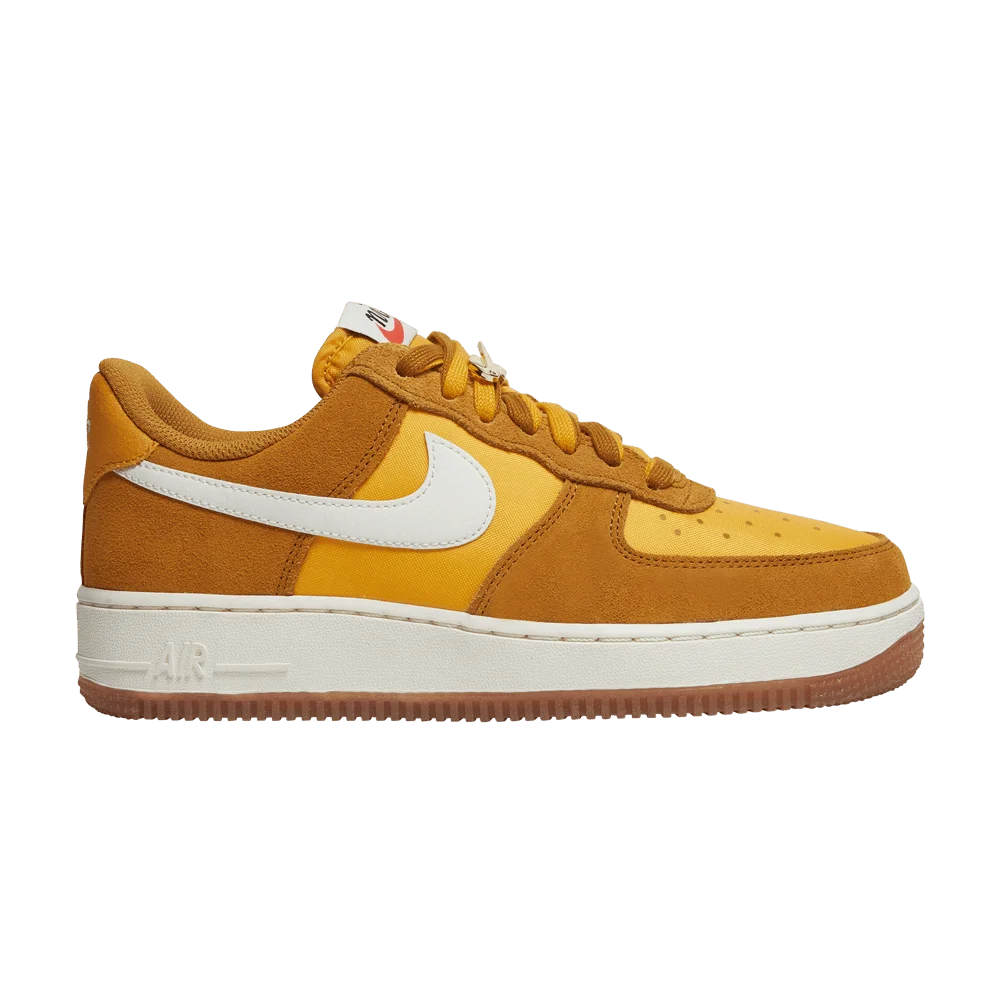 Кроссовки Nike Wmns Air Force 1 '07 SE 'First Use - University Gold Gum'