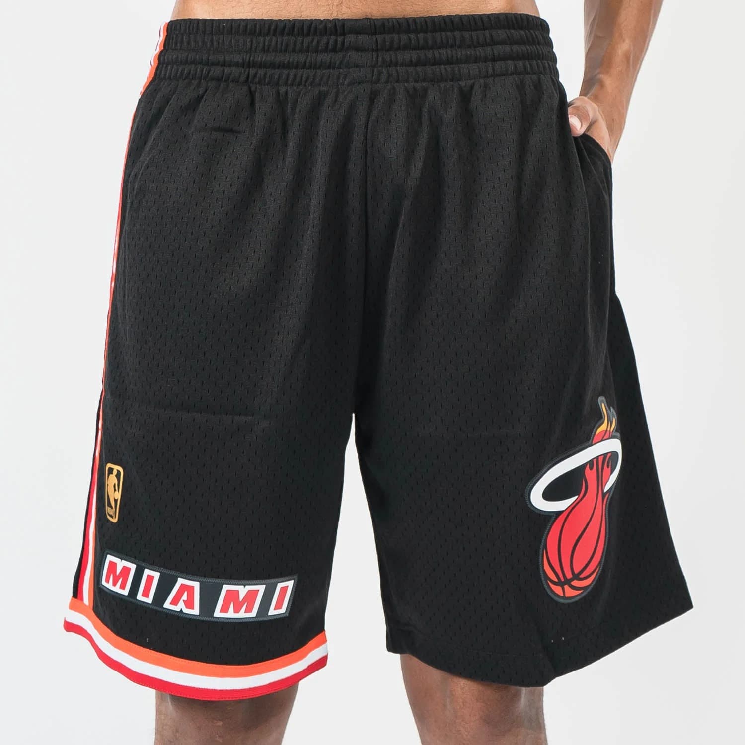 Спортивные шорты Mitchell & Ness Miami Heat 1996-97 Hardwood Classics Throwback Swingman NBA Shorts