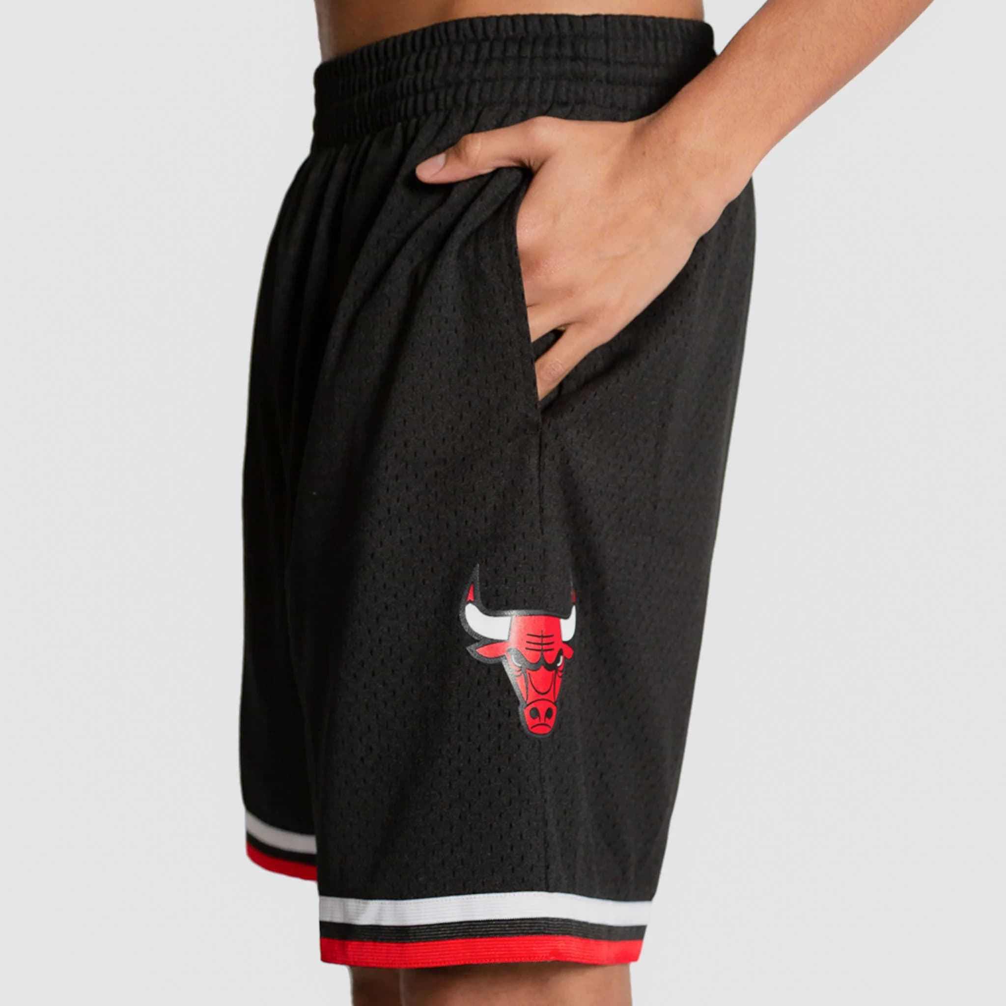 Спортивные шорты Mitchell & Ness Chicago Bulls 1997-98 Hardwood Classics Throwback Swingman NBA Black Shorts
