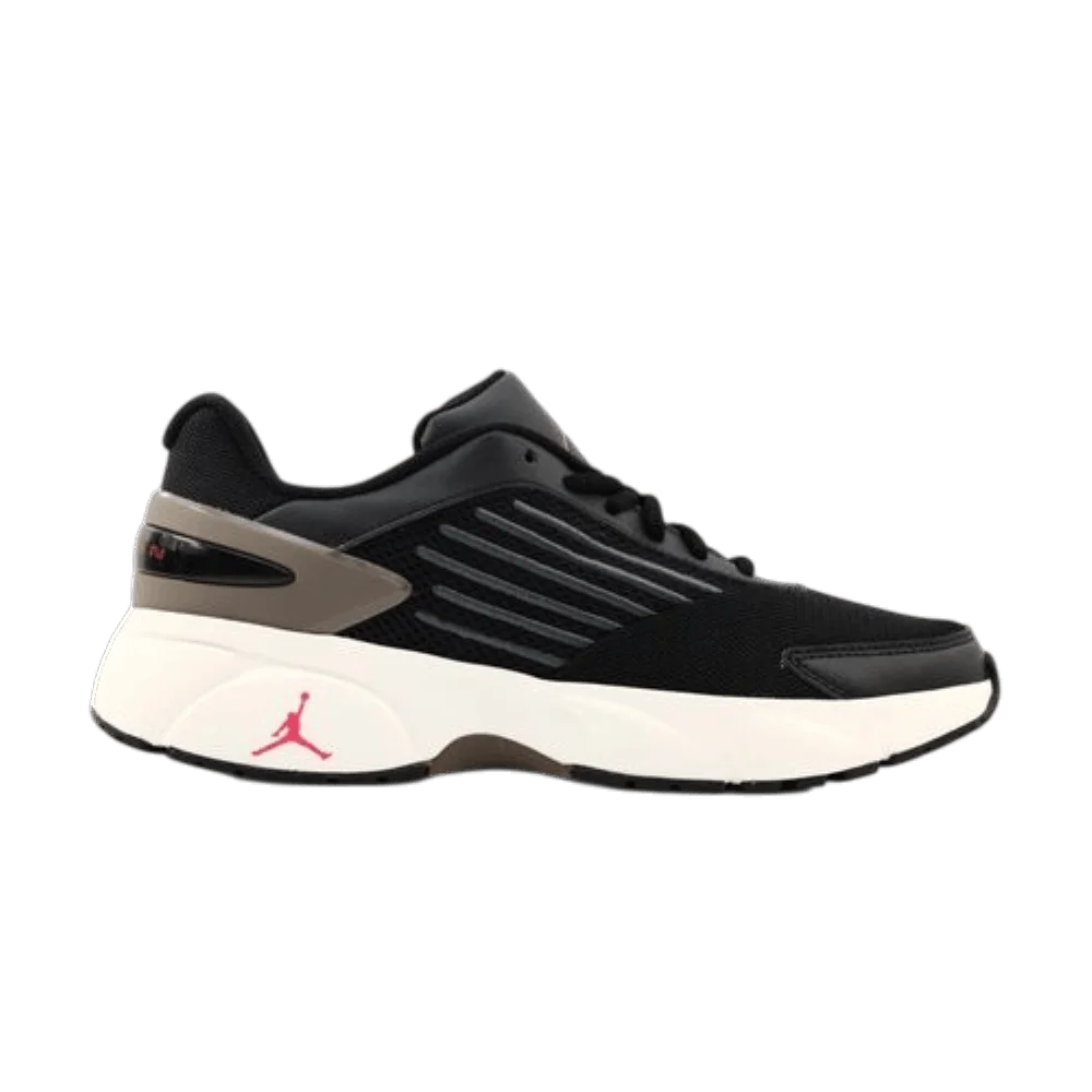 Кроссовки Air Jordan Trunner Flow 'Black University Red White'