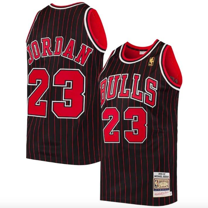 Баскетбольная джерси 1996-97 Chicago Bulls #23 Michael Jordan Mitchell & Ness Authentic Black Jersey
