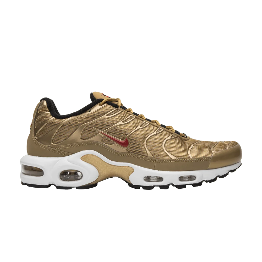 Кроссовки Nike Air Max Plus QS 'Metallic Gold'