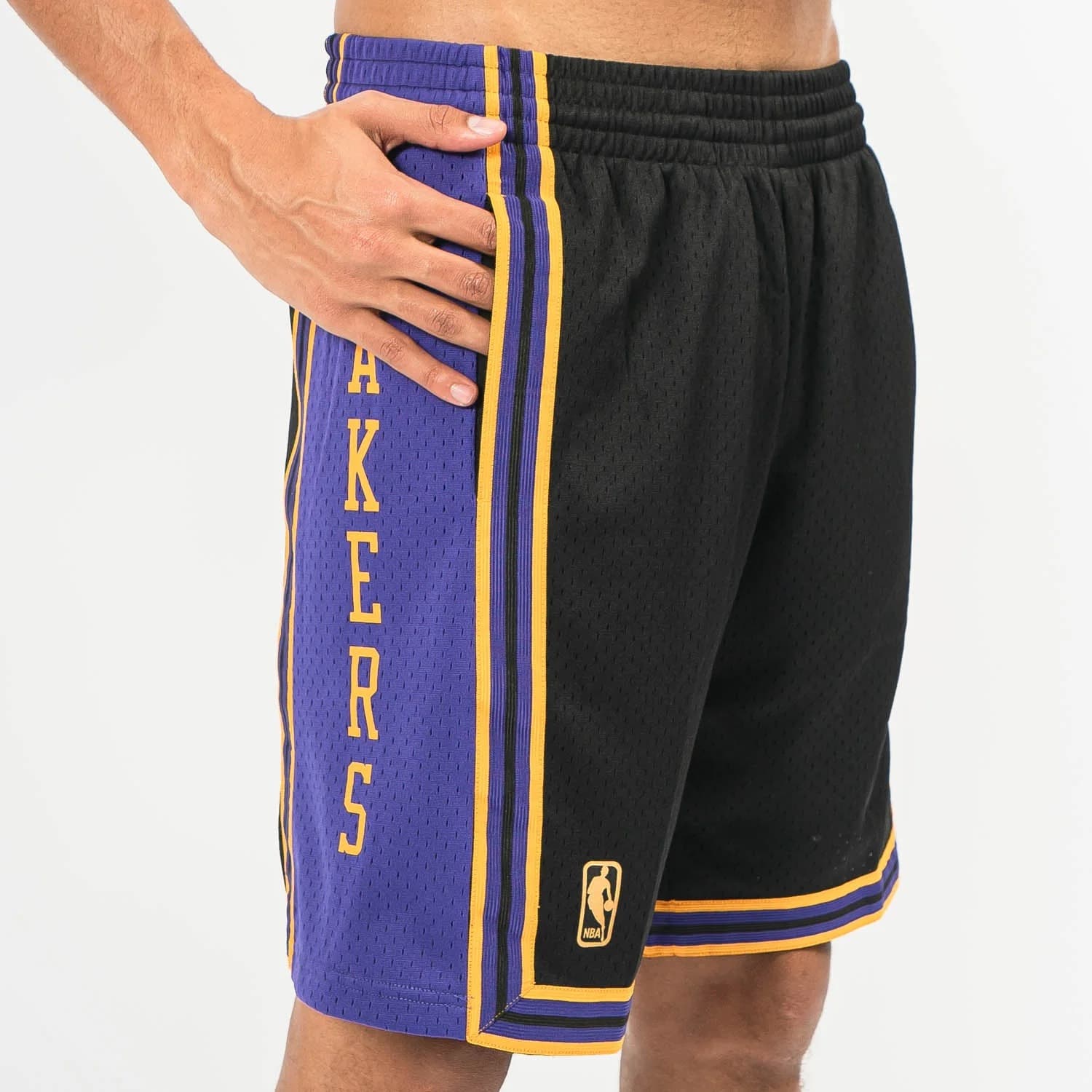 Спортивные шорты Mitchell & Ness Los Angeles Lakers 1996-97 Hardwood Classics Throwback Reload Swingman NBA Shorts