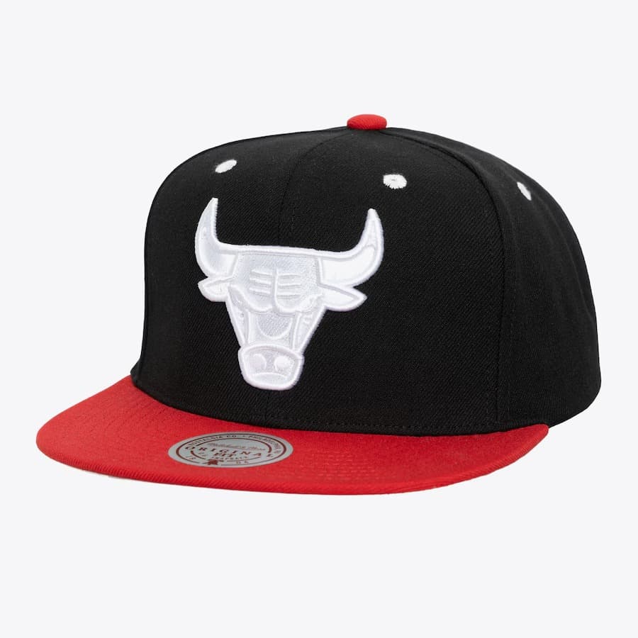 Бейсболка Mitchell & Ness Black Red Chicago Bulls Evergreen Crispy White Snapback Hat