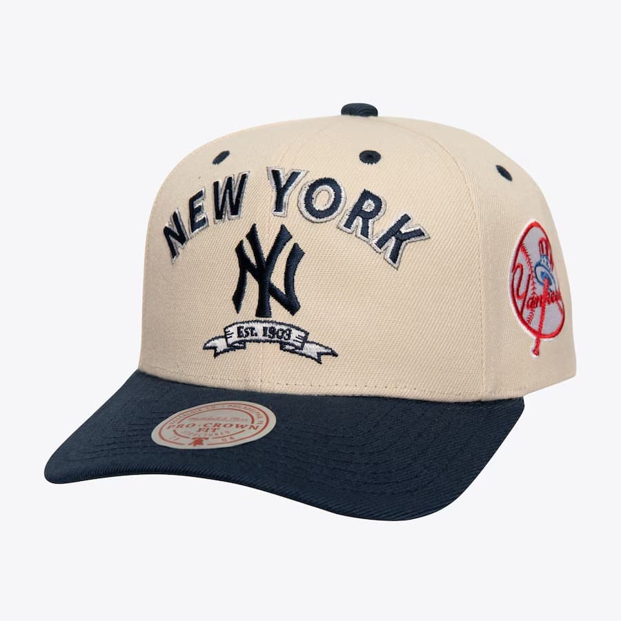 Бейсболка Mitchell & Ness Oatmeal New York Yankees Legacy Defined Pro Crown Snapback Hat