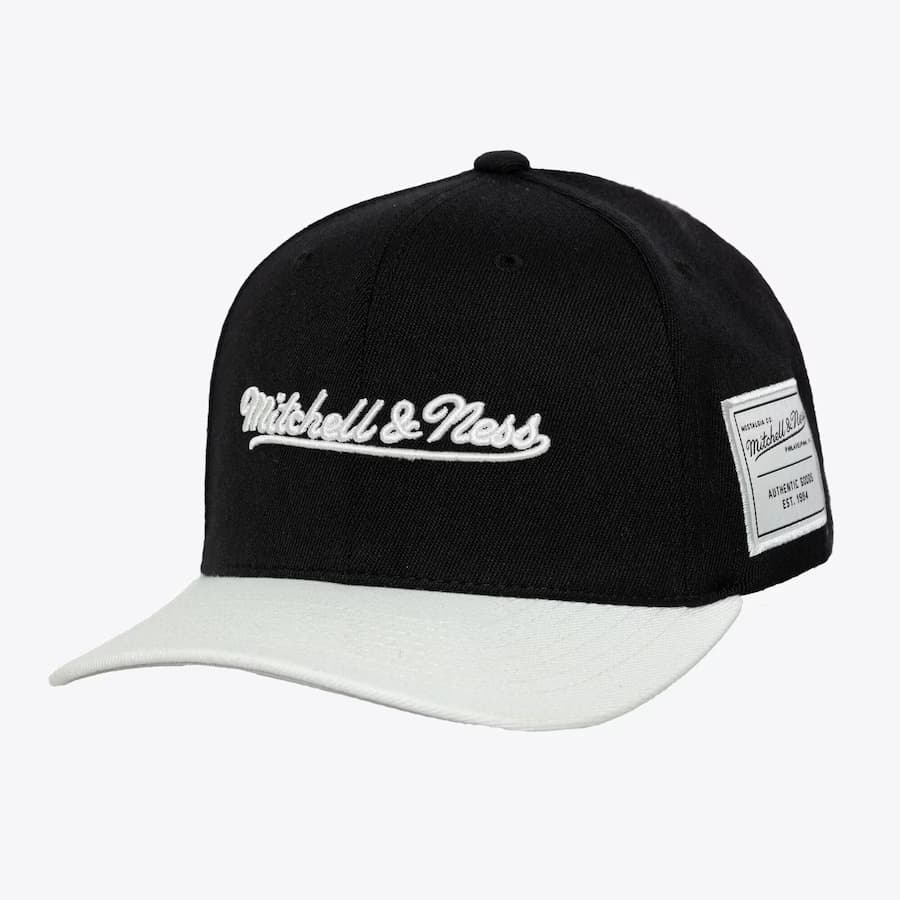 Бейсболка Mitchell & Ness Black White Comfy Core Stretch Snapback Hat
